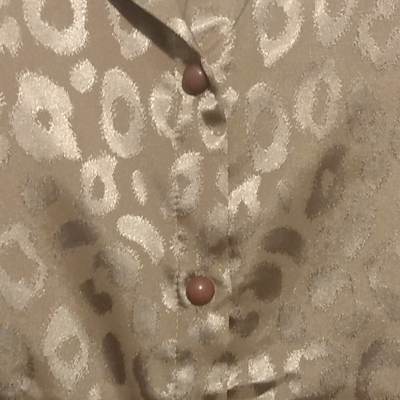 SOLD-Avanova Satin Leopard Button Down Shirt Size L - Picture 3 of 5